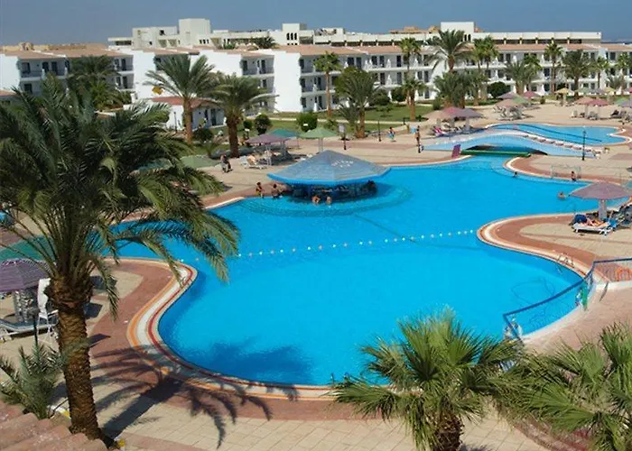 Отель Holiday - Palace 4*